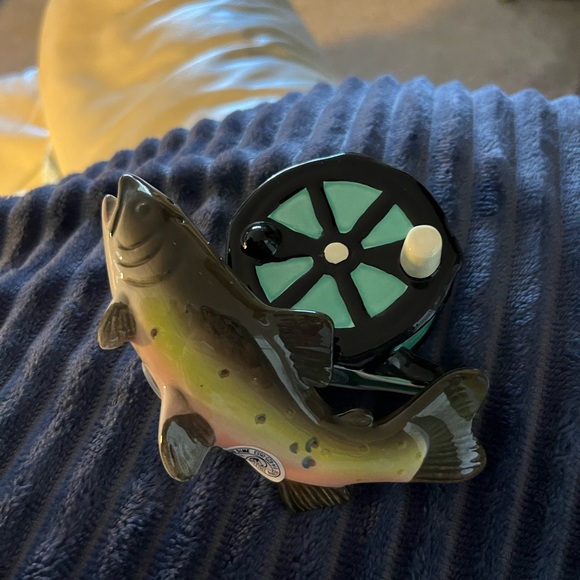 Five and Dime New in Box Vintage Salt and Pepper Collectibles Trout & Fly Reel - Picture 3 of 9